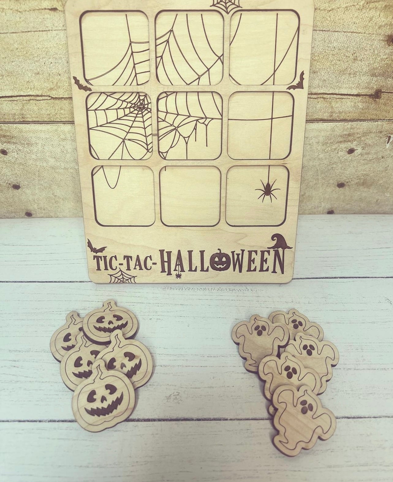 Wood Tic Tac Halloween Board: Ghosts and Jack-o-lanterns